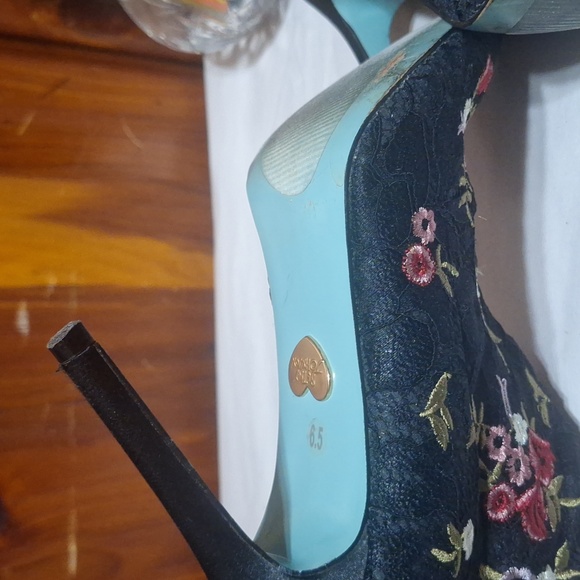 Besty Johnson Ankle Boots - Picture 13 of 15